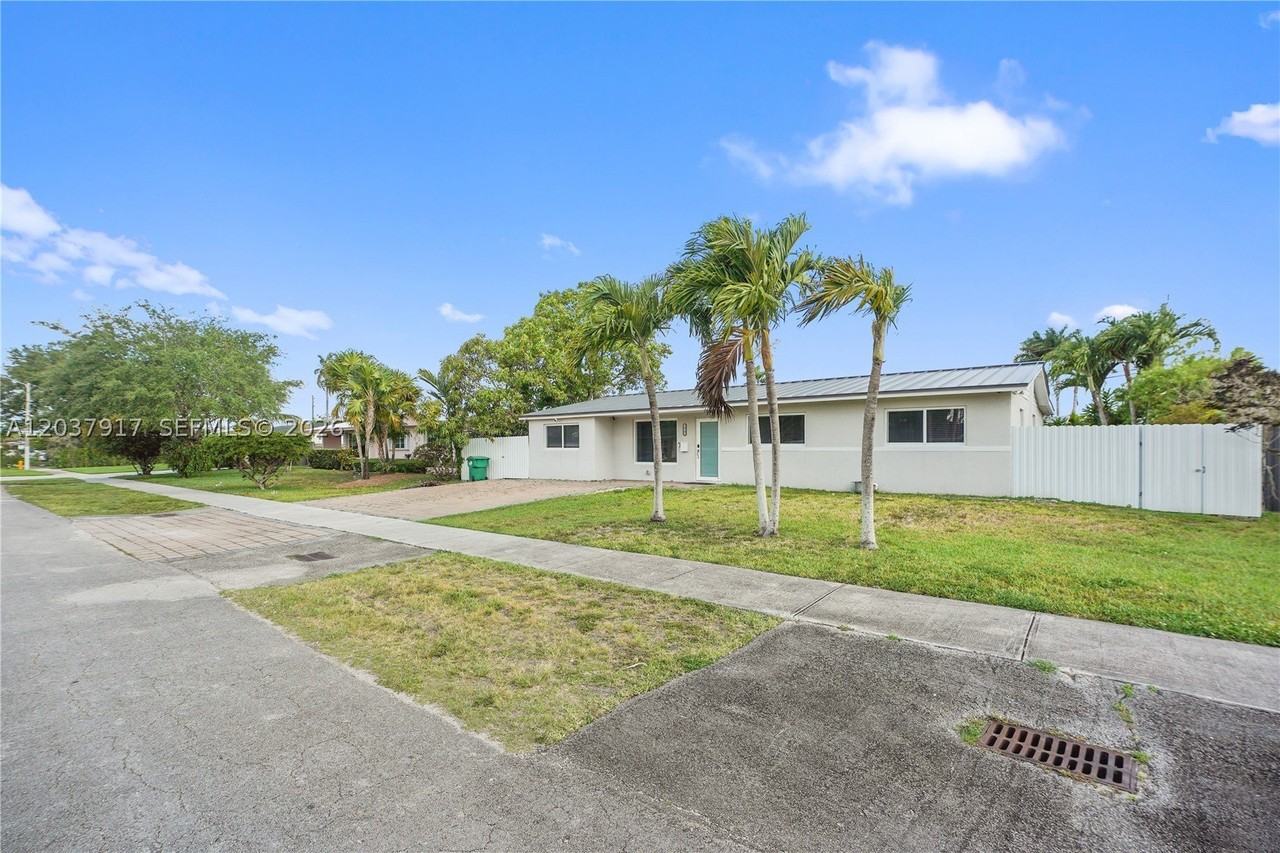 10501 Sw 53rd St - Photo 4 of 50