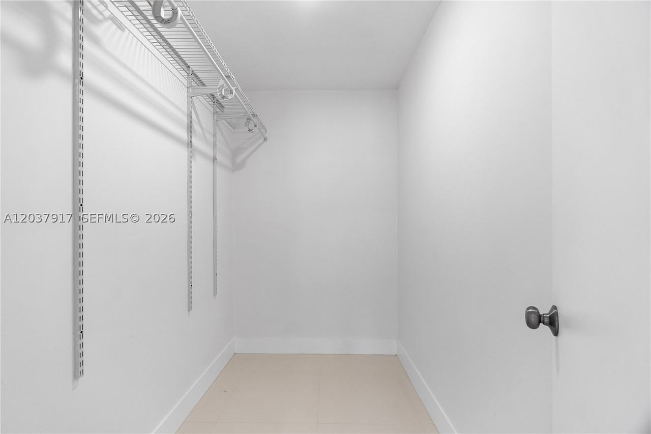 10501 Sw 53rd St - Photo 6 of 50
