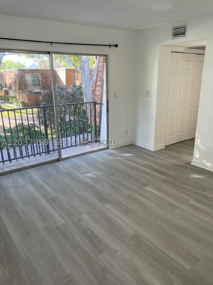 2060 Sw 90th Ave #A18 - Photo 7 of 22
