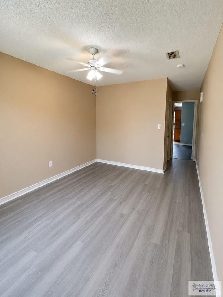 5111 Jovan Cir - Photo 3 of 13