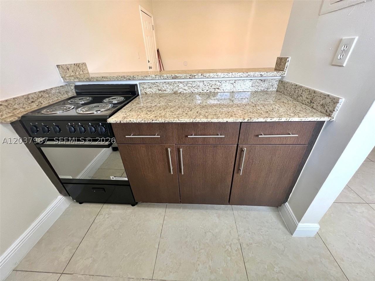 685 Ne 85th St #9 - Photo 2 of 5