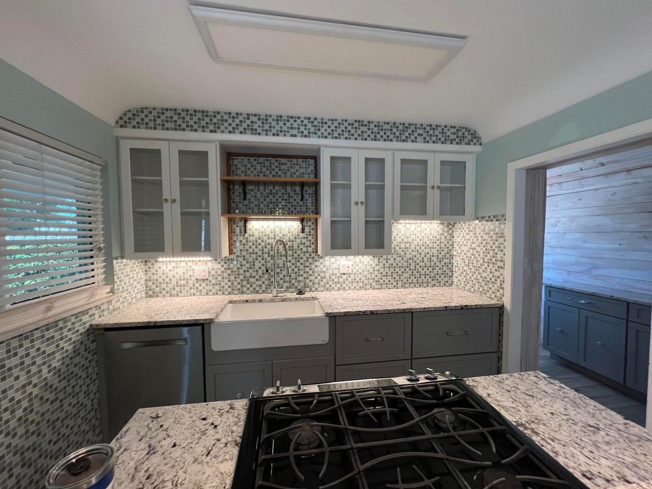 1927 Cypress Ave - Photo 4 of 17