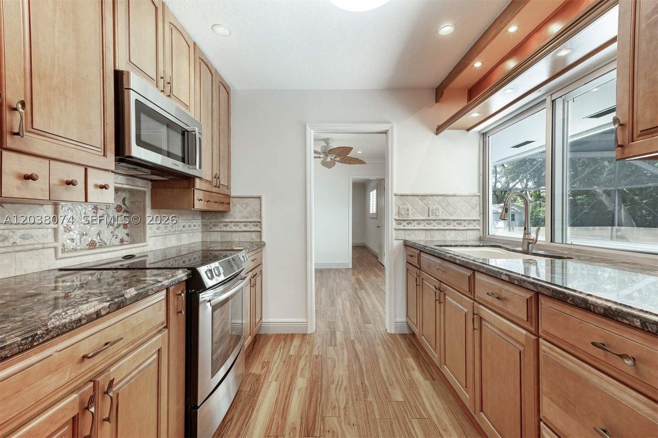 7715 Sw 122nd St #NA - Photo 7 of 26