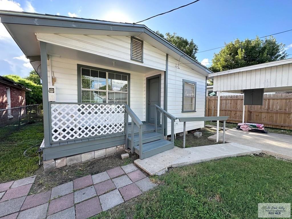 1646 Arthur St - Photo 4 of 20
