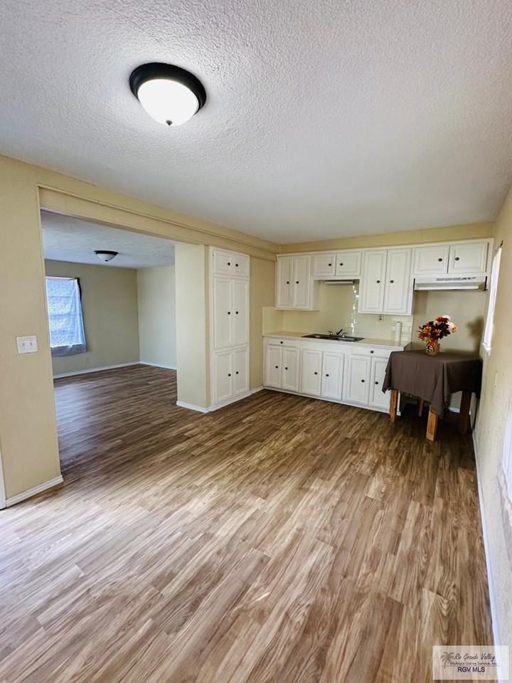 1646 Arthur St - Photo 6 of 20