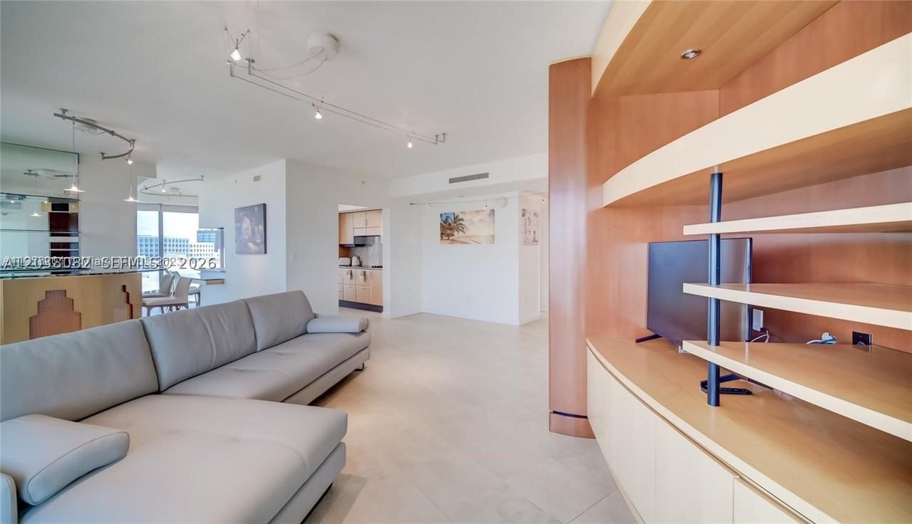 1455 Ocean Dr #902 - Photo 7 of 39