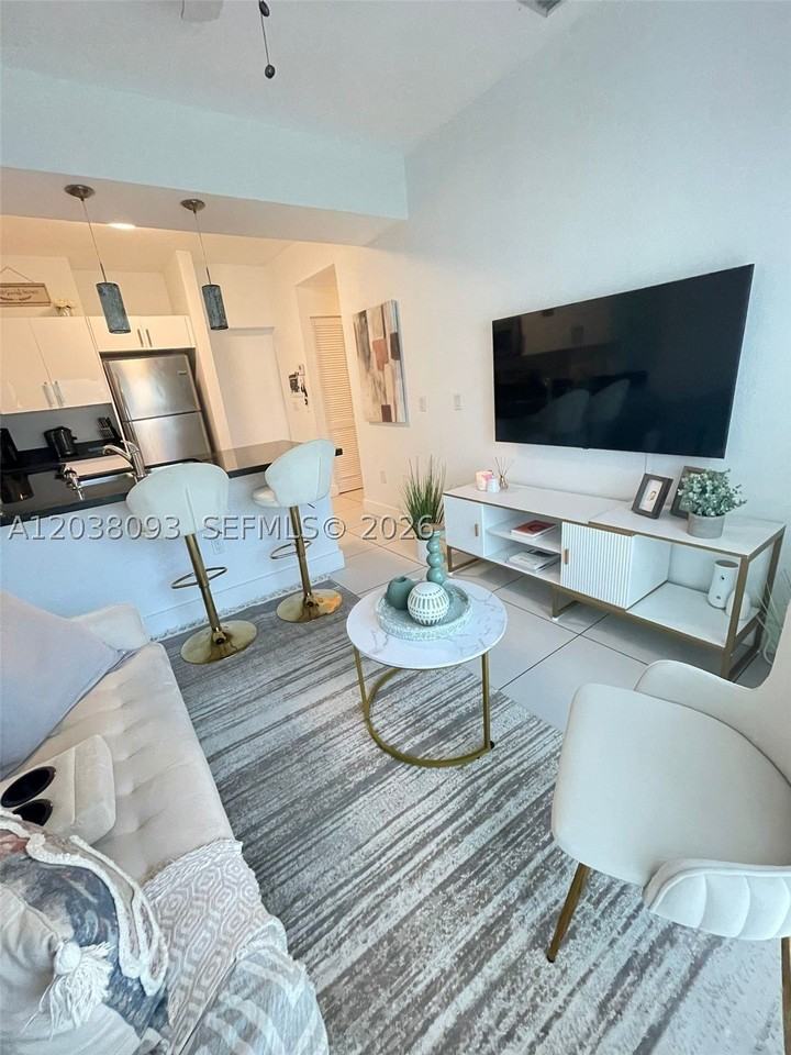 106 Se 9th Ct #201 - Photo 3 of 21