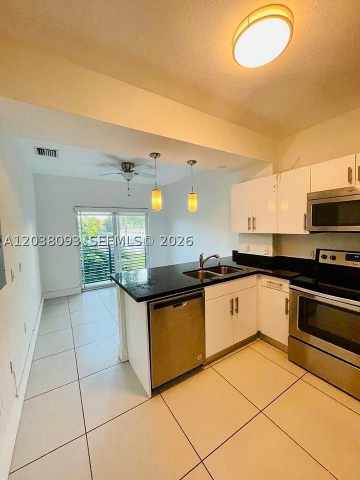 106 Se 9th Ct #201 - Photo 6 of 21
