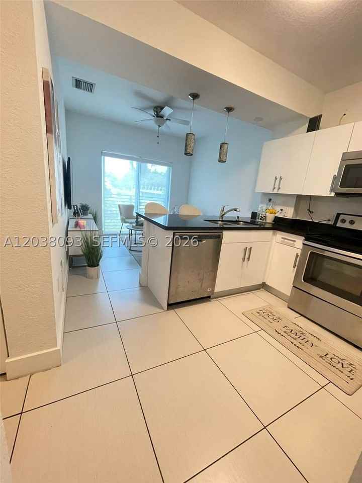 106 Se 9th Ct #201 - Photo 7 of 21