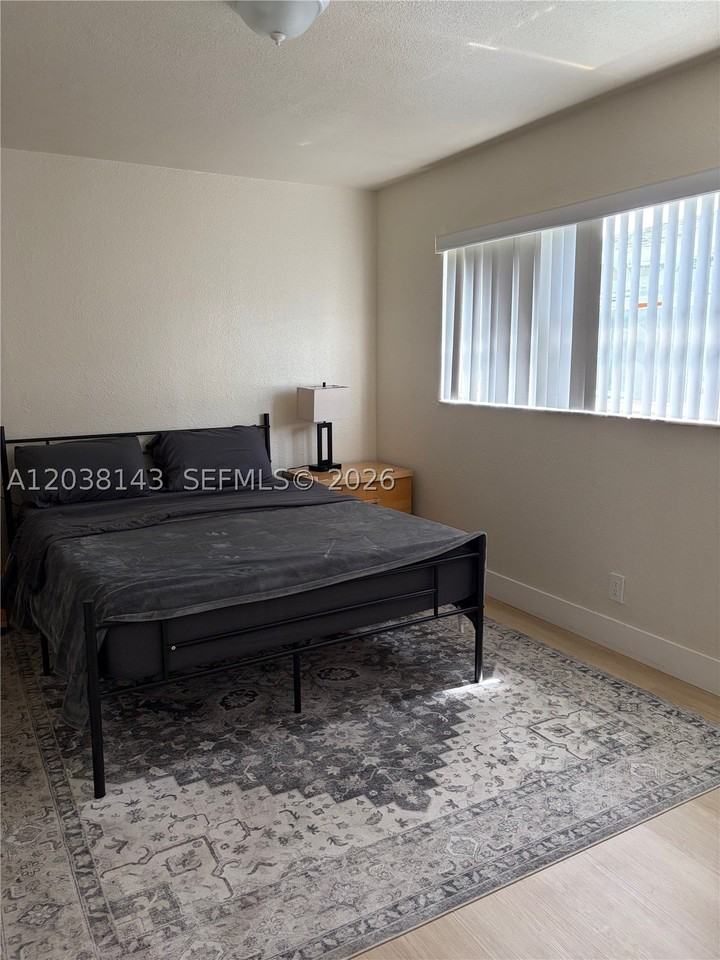 1635 Dewey St #B - Photo 6 of 14