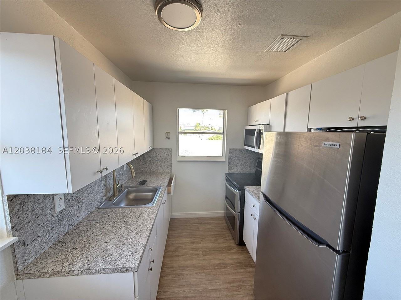 236 Sw 10th Ave #B - Photo 2 of 11