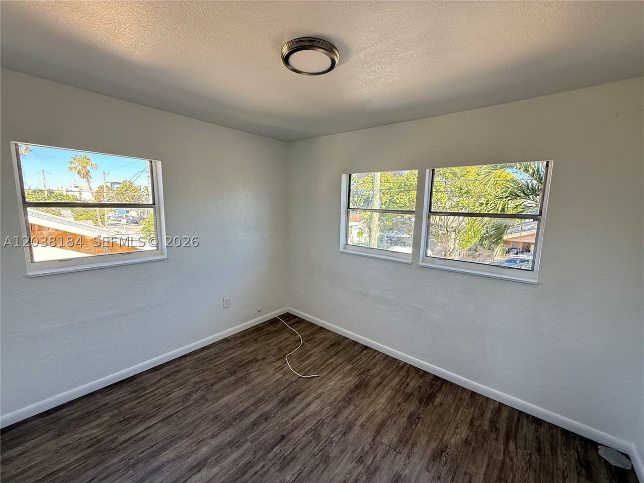 236 Sw 10th Ave #B - Photo 3 of 11