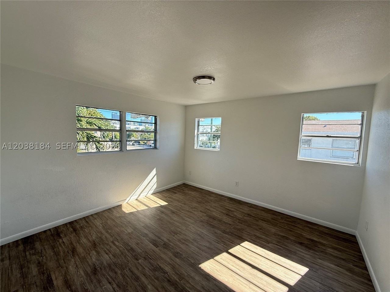 236 Sw 10th Ave #B - Photo 4 of 11