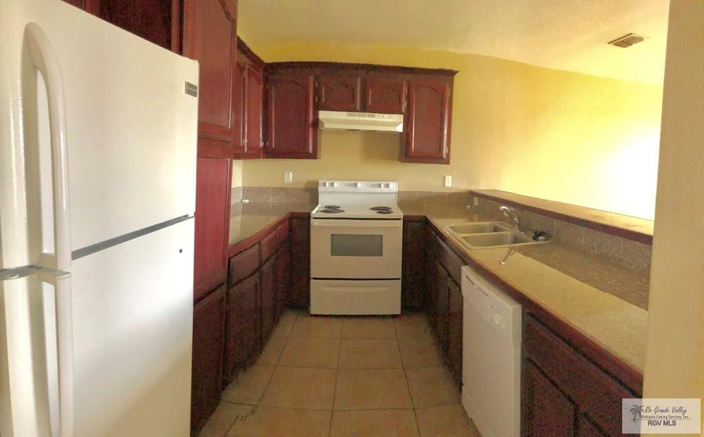 16311 Sunrise Blvd Apt B - Photo 3 of 12
