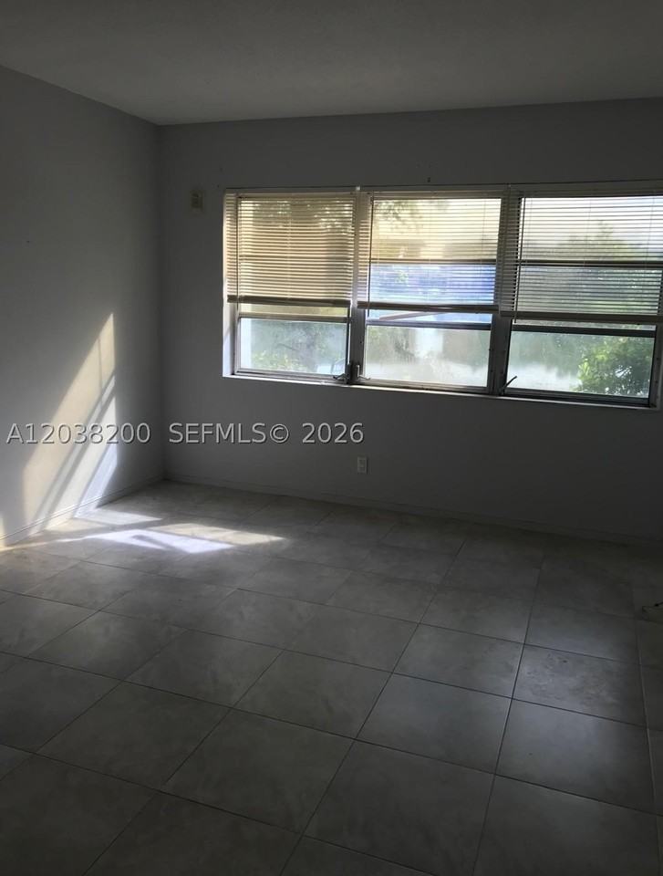 5420 Nw 11th St #205 - Photo 6 of 8