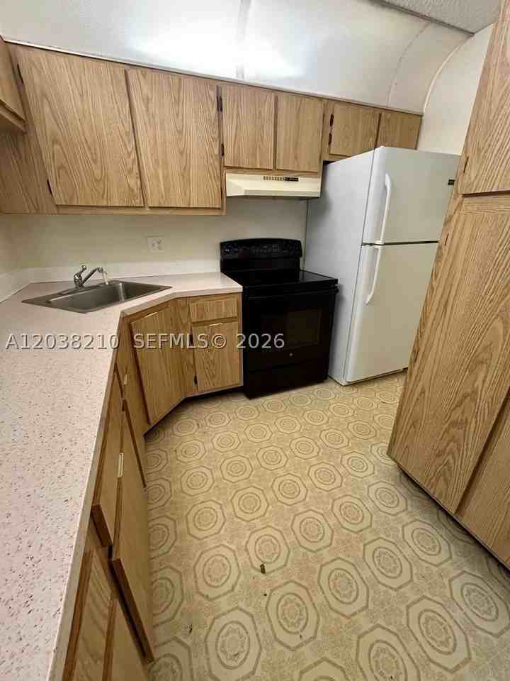 1113 Green Pine Blvd #H2 - Photo 5 of 16