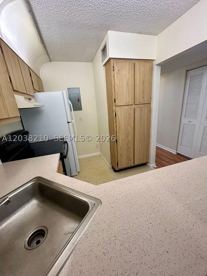 1113 Green Pine Blvd #H2 - Photo 6 of 16