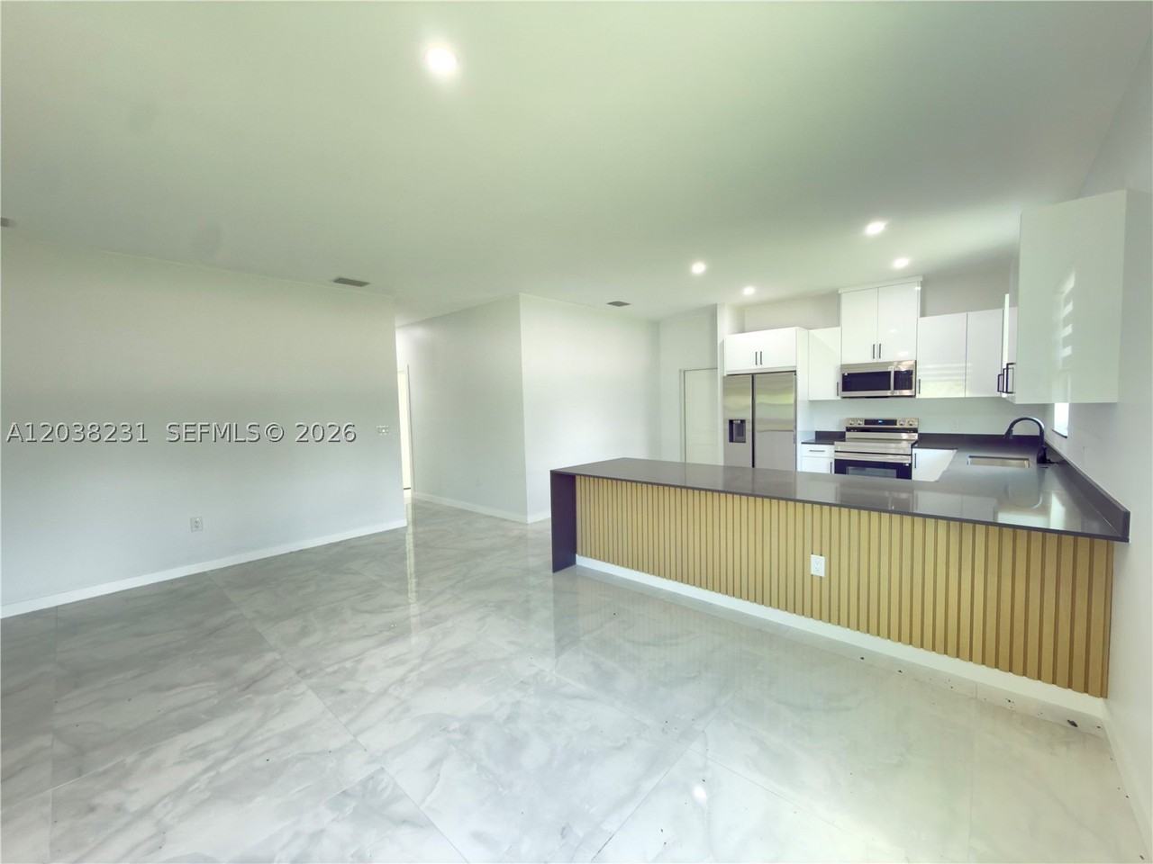 1111 Gunby Ave S #1111 - Photo 4 of 23