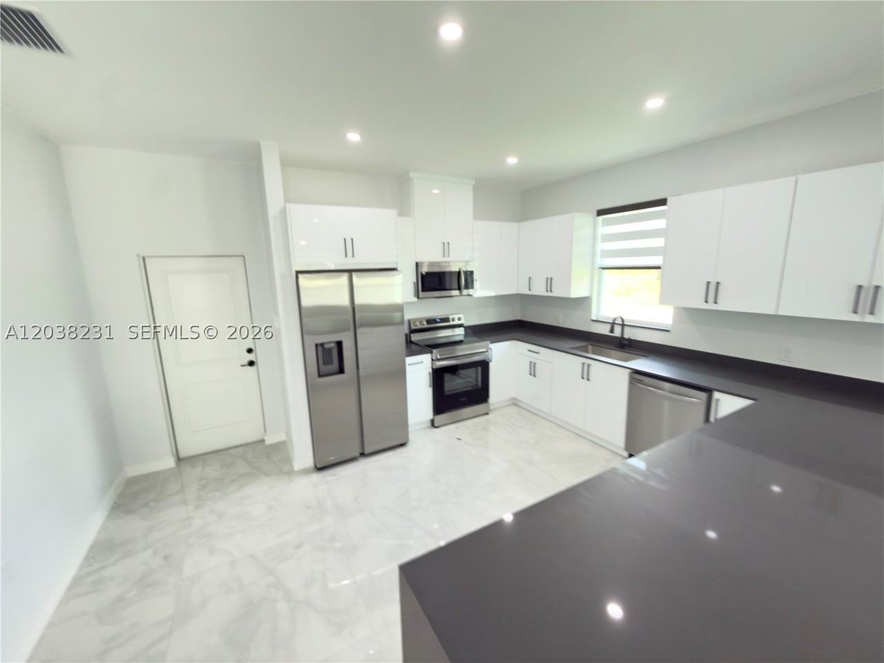 1111 Gunby Ave S #1111 - Photo 6 of 23