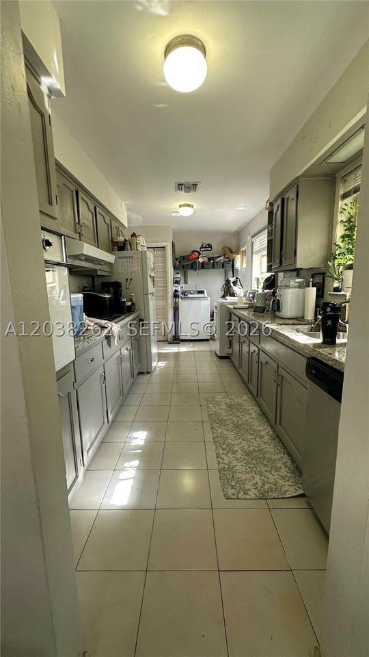 5804 Sw 35th St #0 - Photo 7 of 8