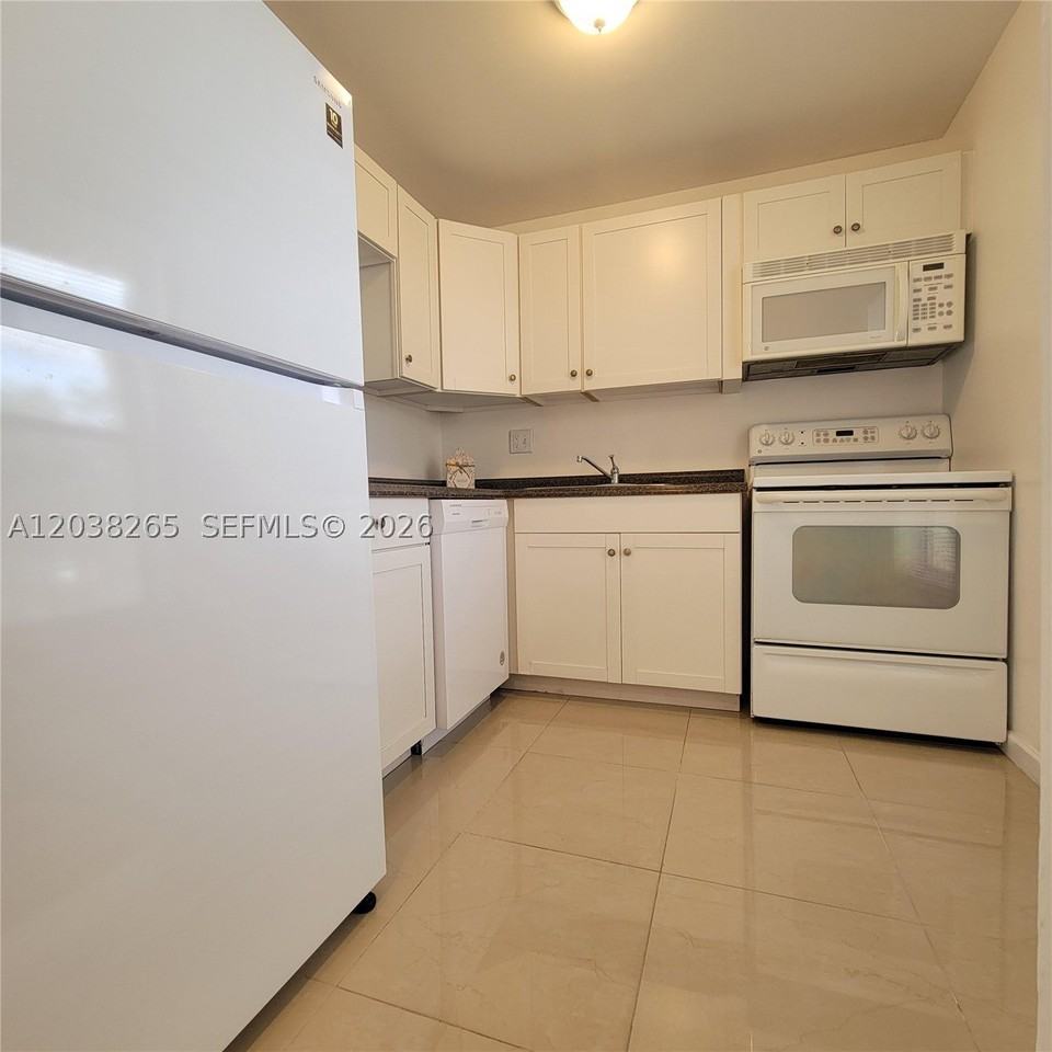 6021 Nw 61st Ave #207 - Photo 4 of 32