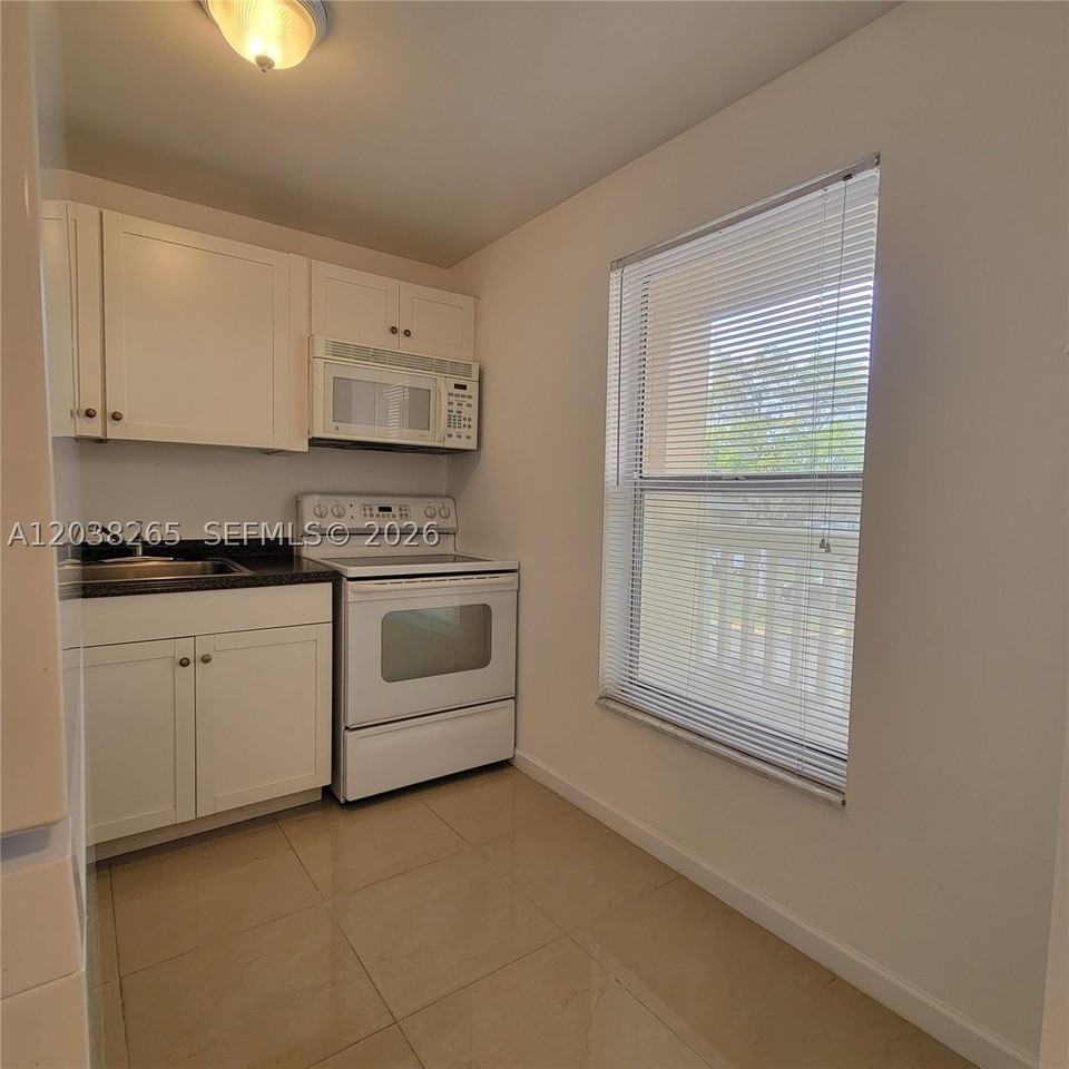 6021 Nw 61st Ave #207 - Photo 5 of 32