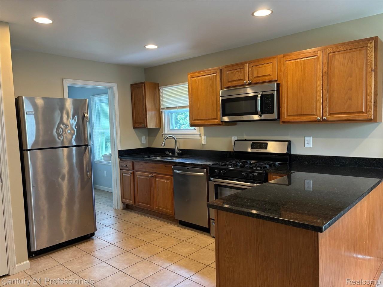 2875 Marlington Rd - Photo 4 of 27