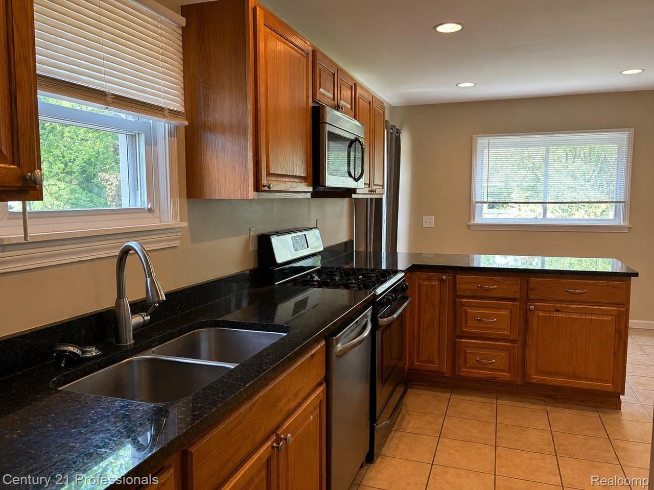 2875 Marlington Rd - Photo 5 of 27