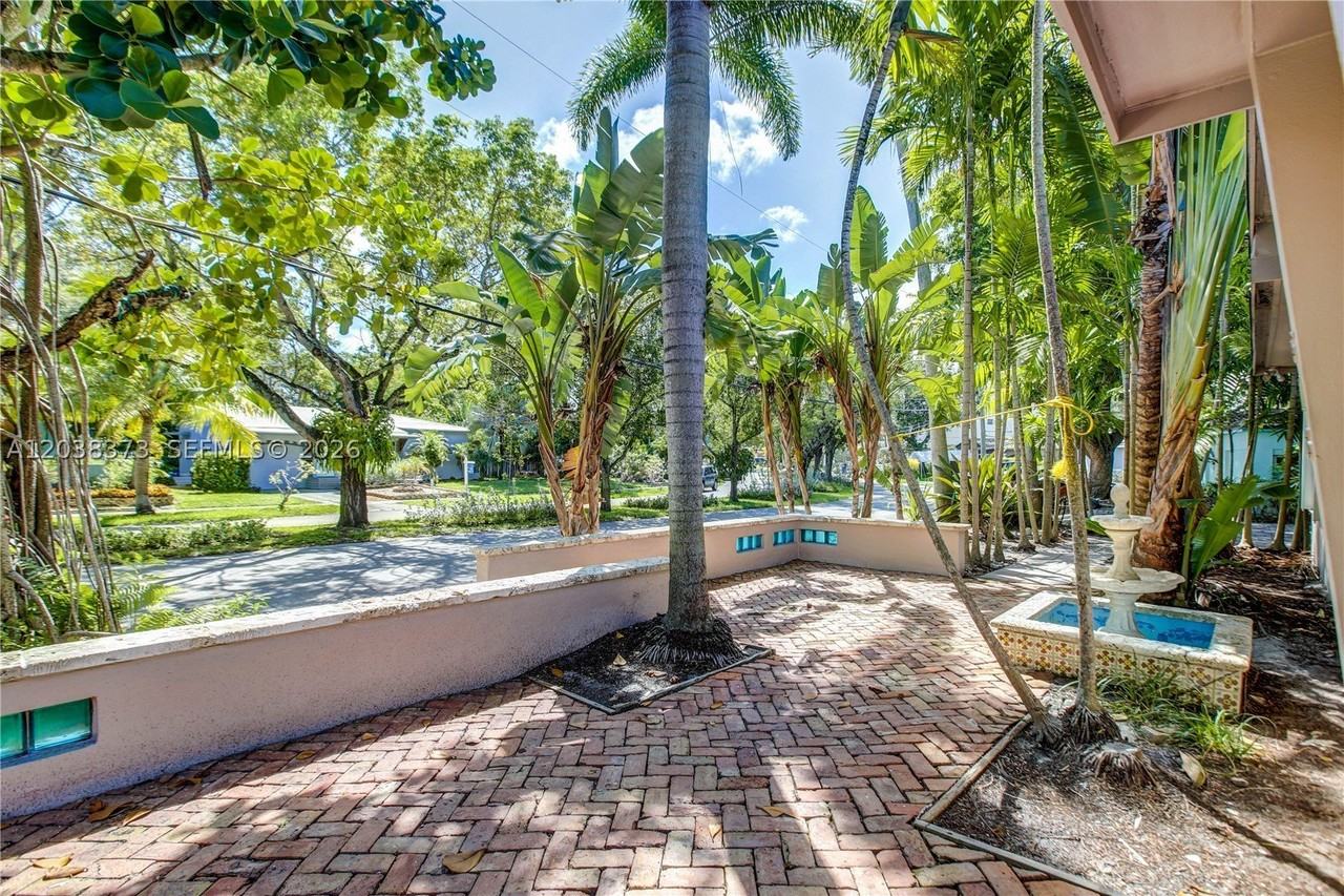 616 Sw 11th Ct - Photo 4 of 50