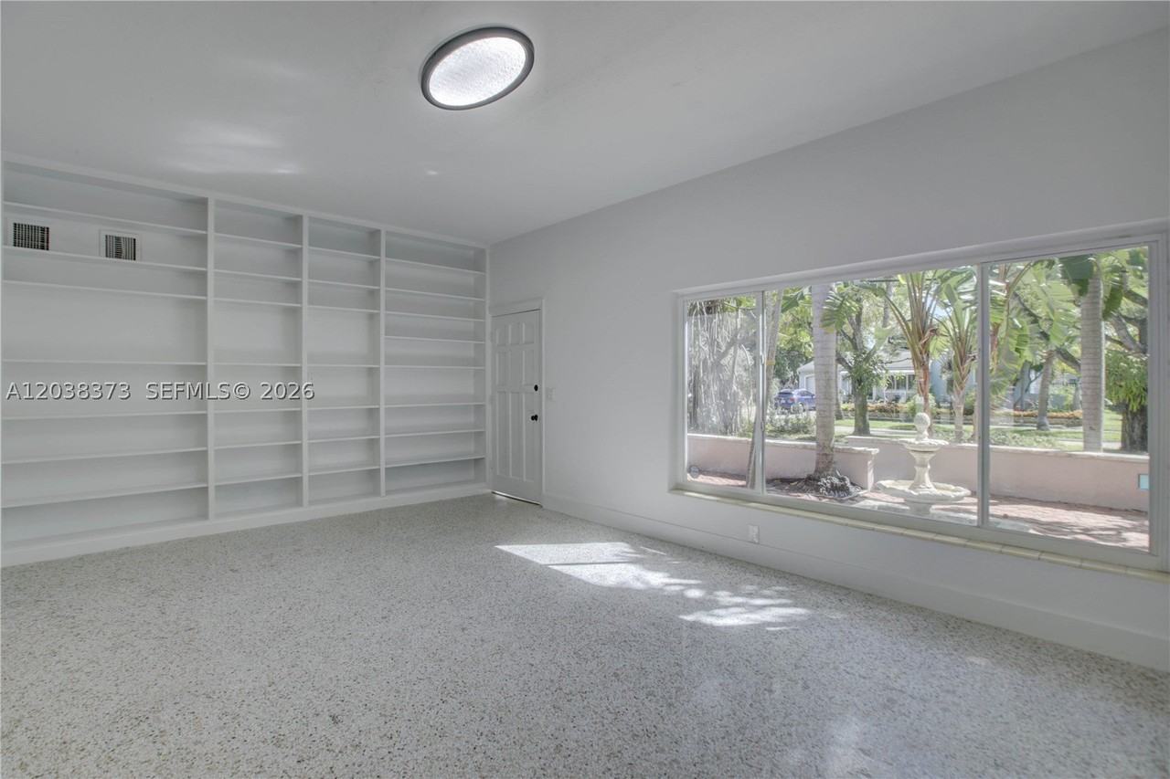 616 Sw 11th Ct - Photo 6 of 50