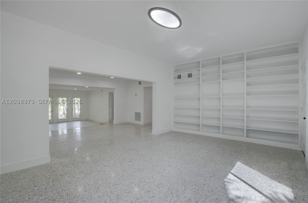 616 Sw 11th Ct - Photo 7 of 50