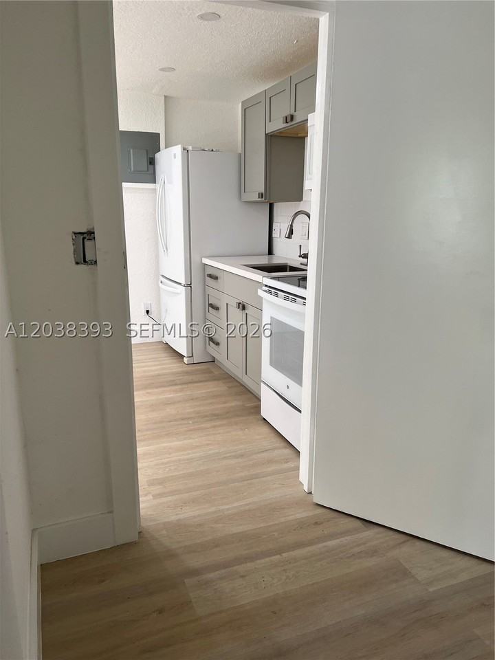 16601 Sw 83rd Ct #3 - Photo 6 of 9