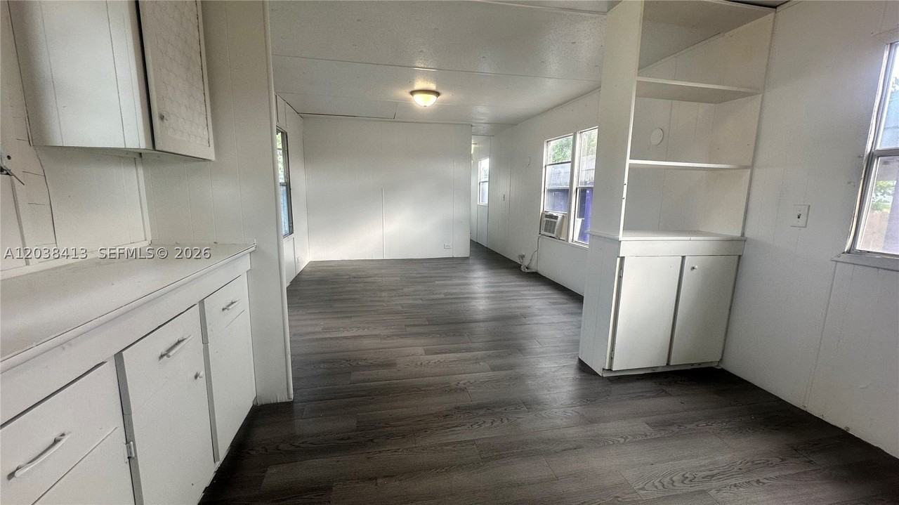 2961 Plumosa Ln #H - Photo 4 of 36