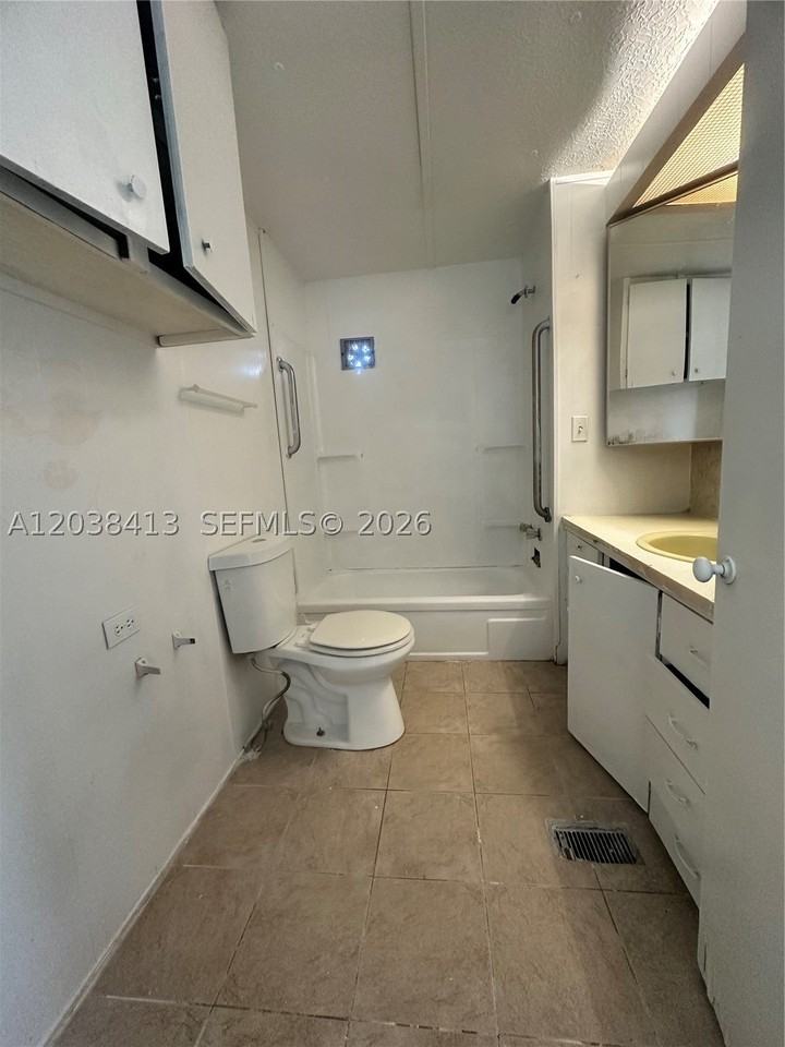 2961 Plumosa Ln #H - Photo 7 of 36