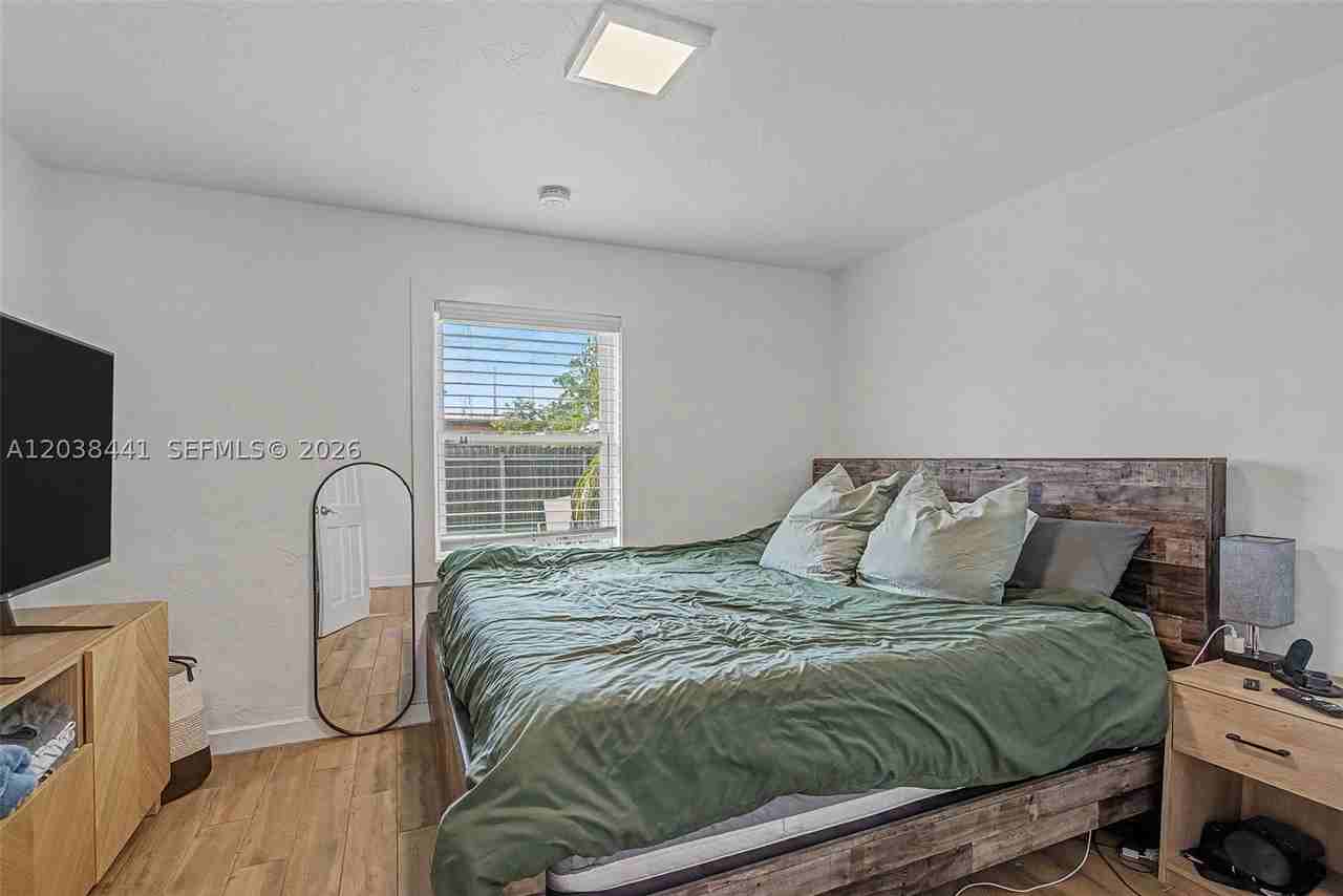 5910 Sw 62nd Ter #0 - Photo 4 of 19
