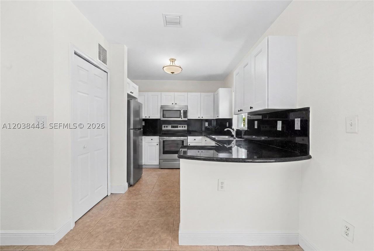 7362 Nw 179th Ter #7362 - Photo 6 of 27
