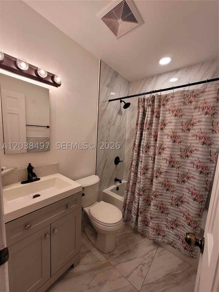 18000 Sw 175th St #18002 - Photo 7 of 11