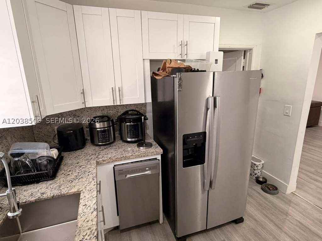2920 Sw 15th St - Photo 2 of 21