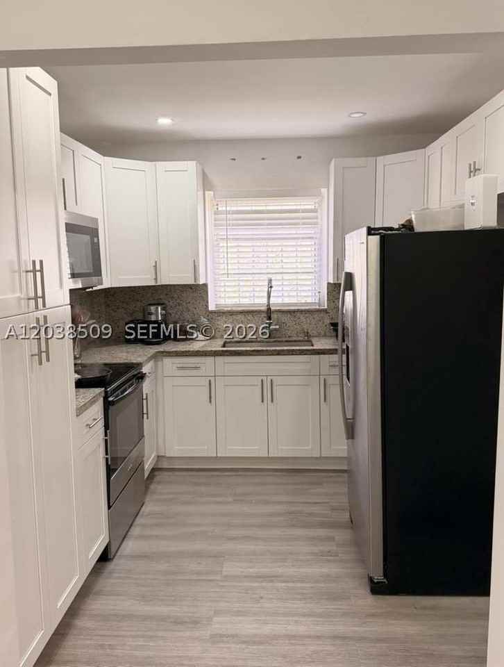 2920 Sw 15th St - Photo 4 of 21