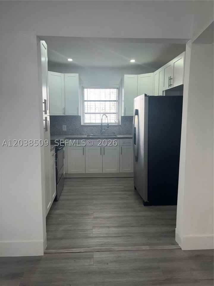 2920 Sw 15th St - Photo 5 of 21