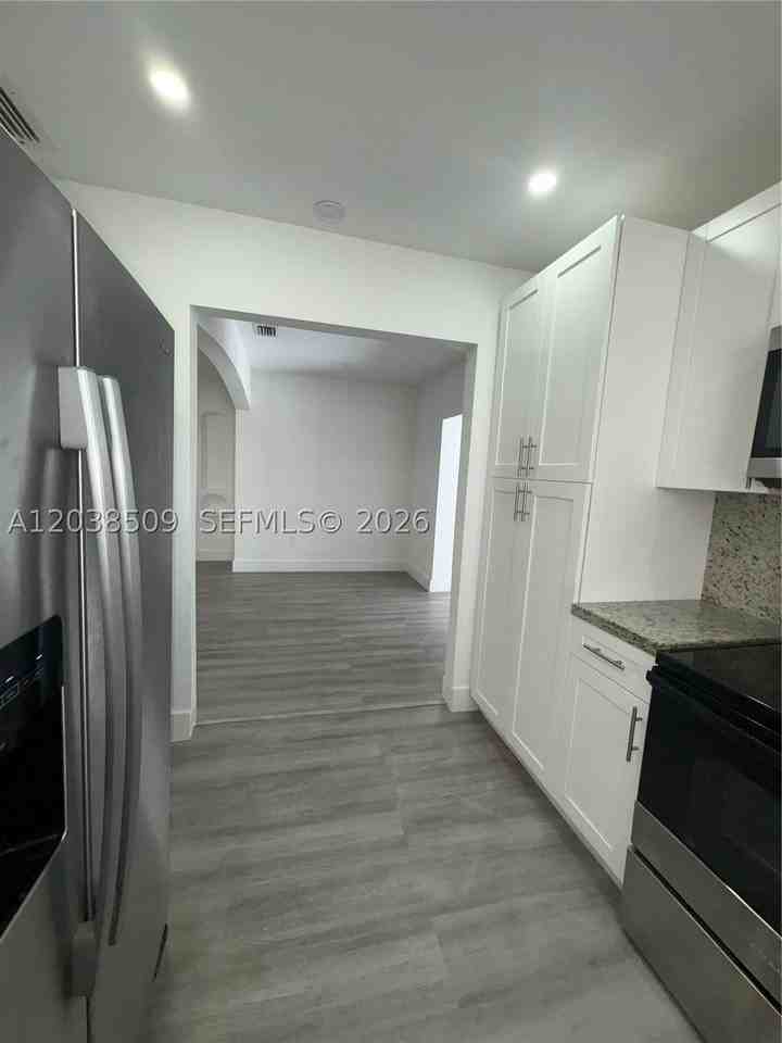 2920 Sw 15th St - Photo 6 of 21