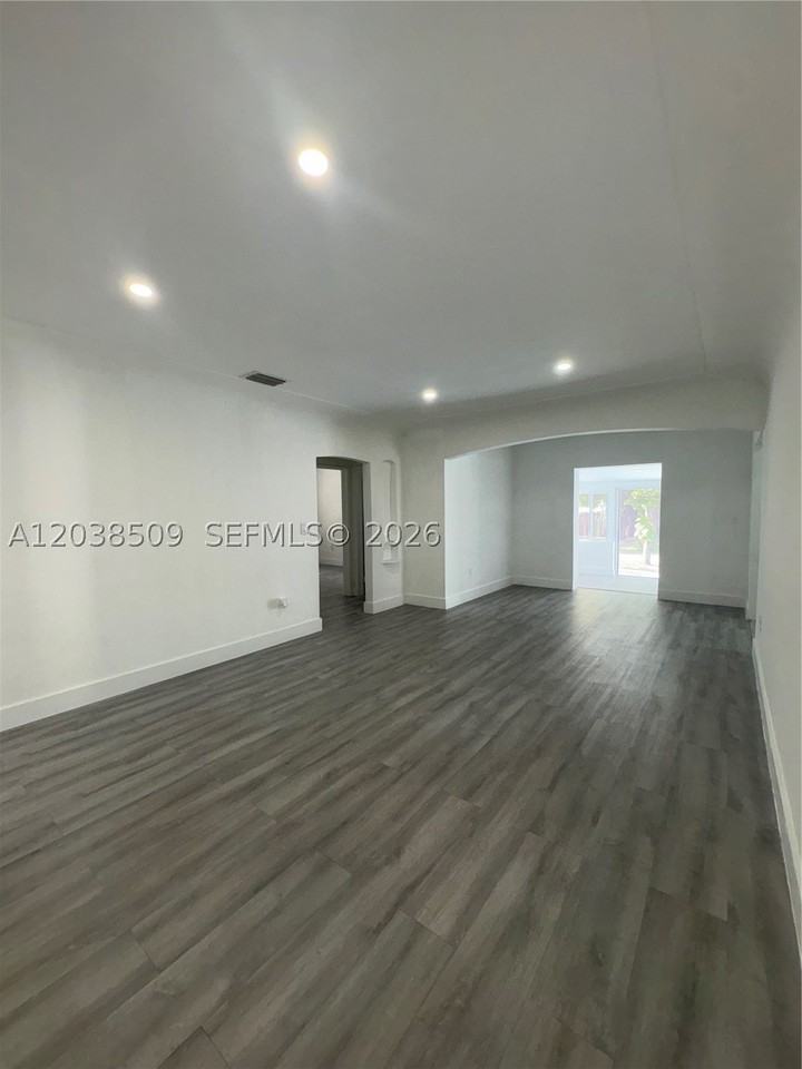 2920 Sw 15th St - Photo 7 of 21
