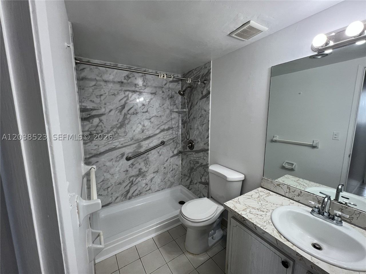 920 Ne 169th St #504 - Photo 5 of 9