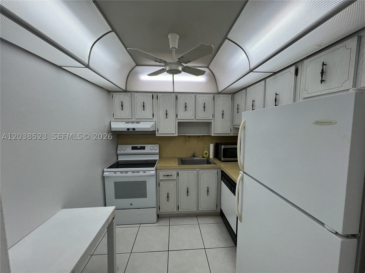 920 Ne 169th St #504 - Photo 6 of 9