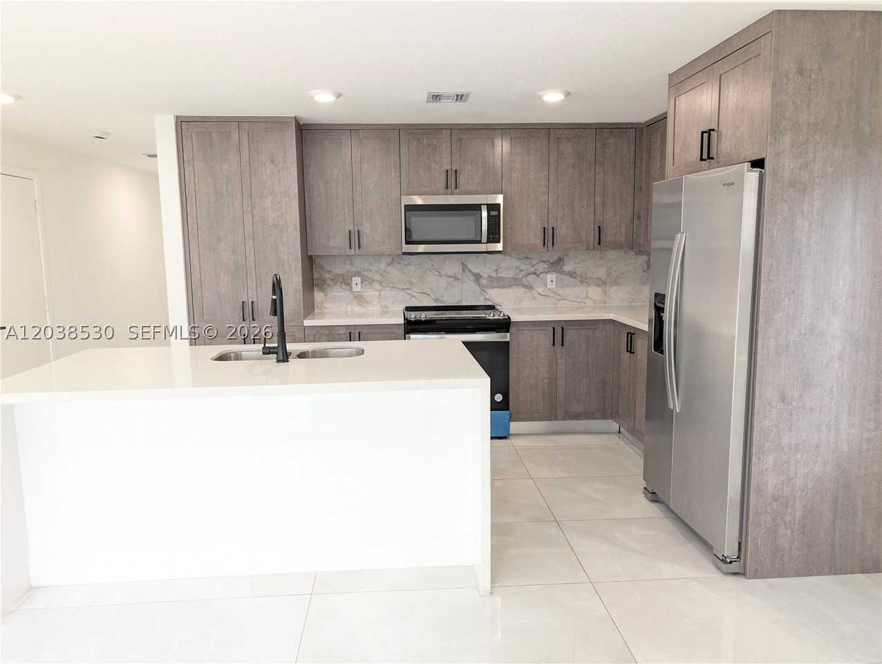 1373 Nw 1st St #1373 - Photo 3 of 40