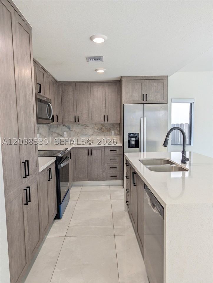 1373 Nw 1st St #1373 - Photo 5 of 40