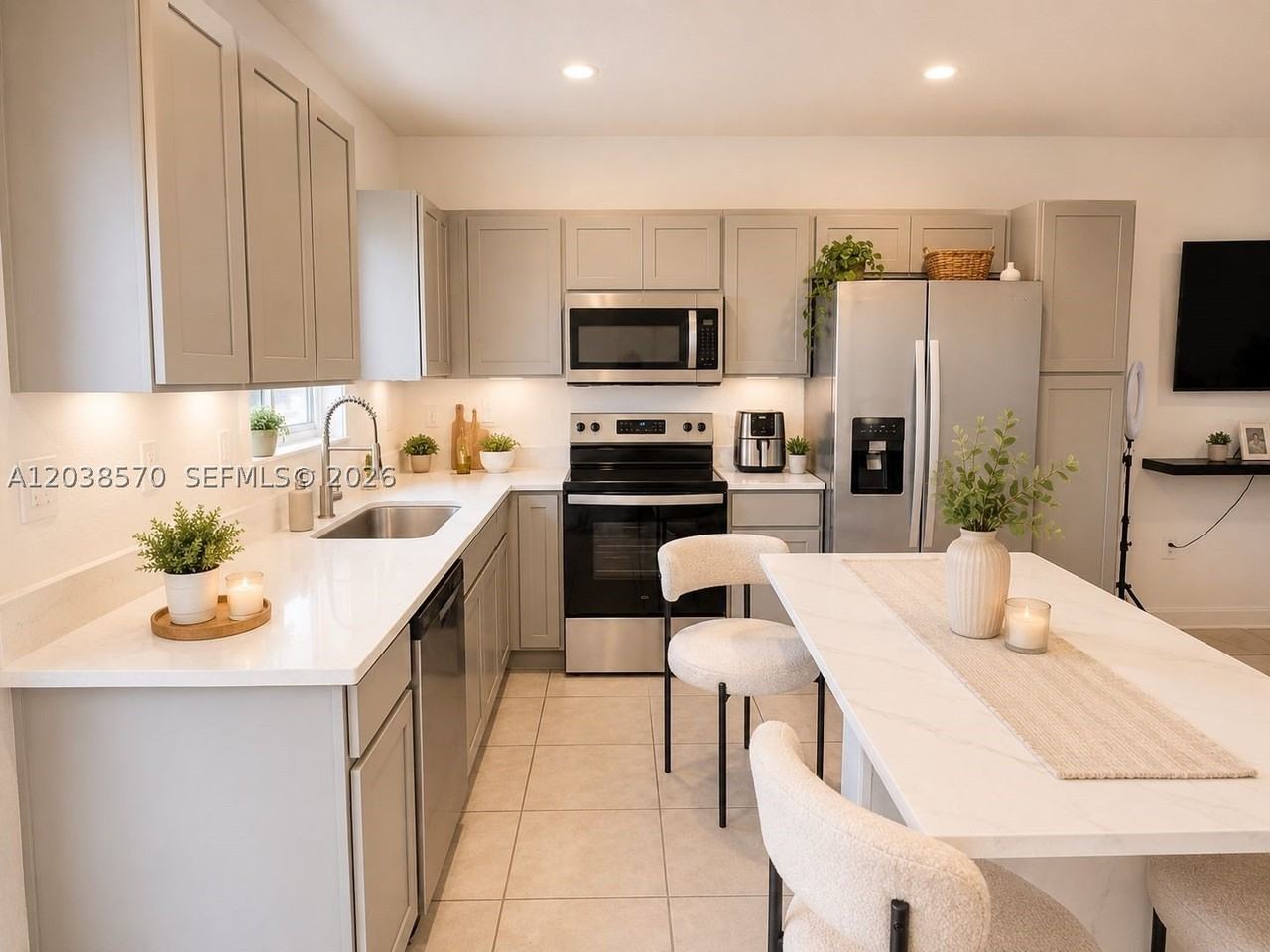 437 Ne 13th St #NA - Photo 4 of 15