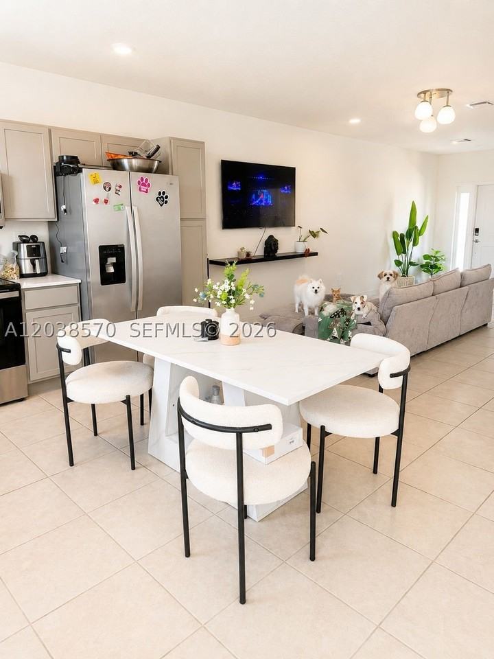 437 Ne 13th St #NA - Photo 5 of 15