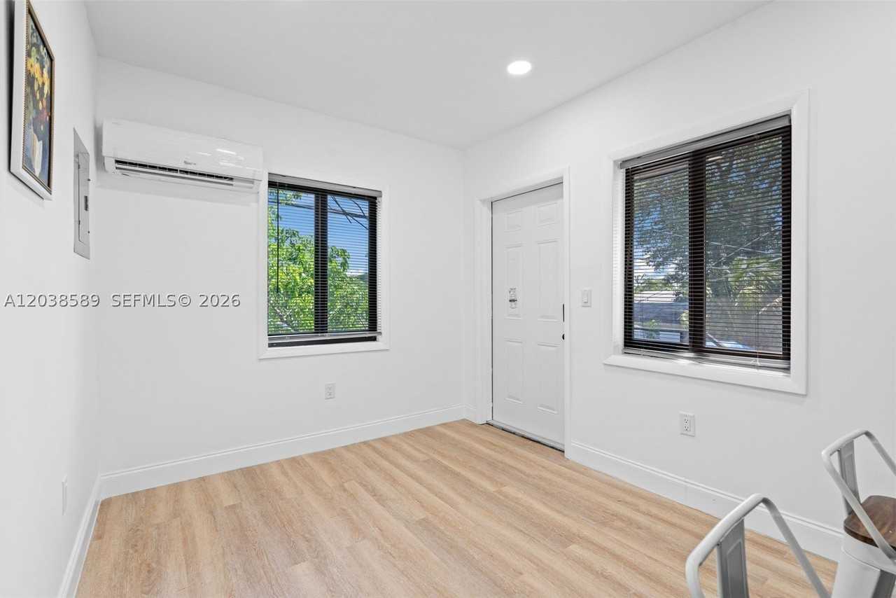1824 Nw 47th St #A - Photo 4 of 10