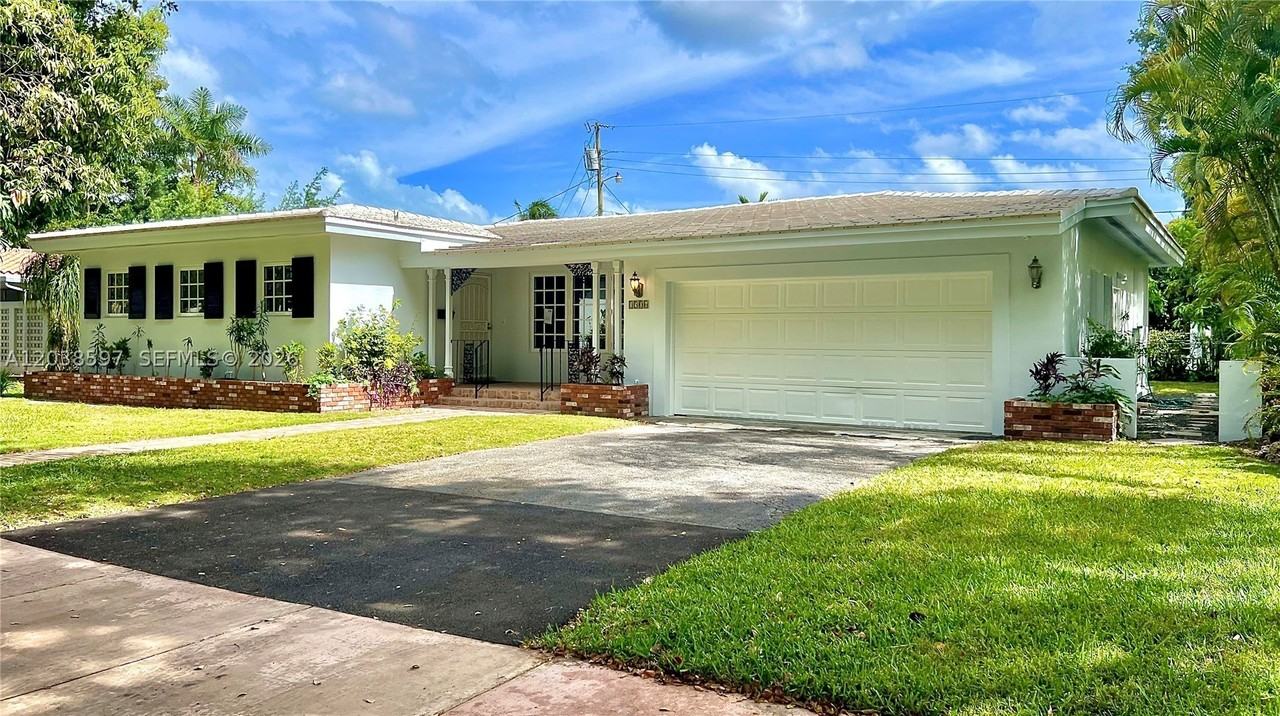 1506 Delgado Ave - Photo 2 of 14